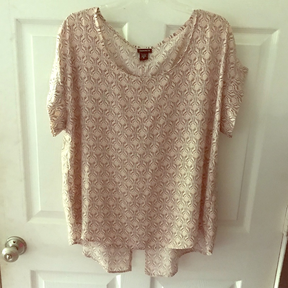 Sizes 00 & 0 torrid Geometric Top - Picture 1 of 6